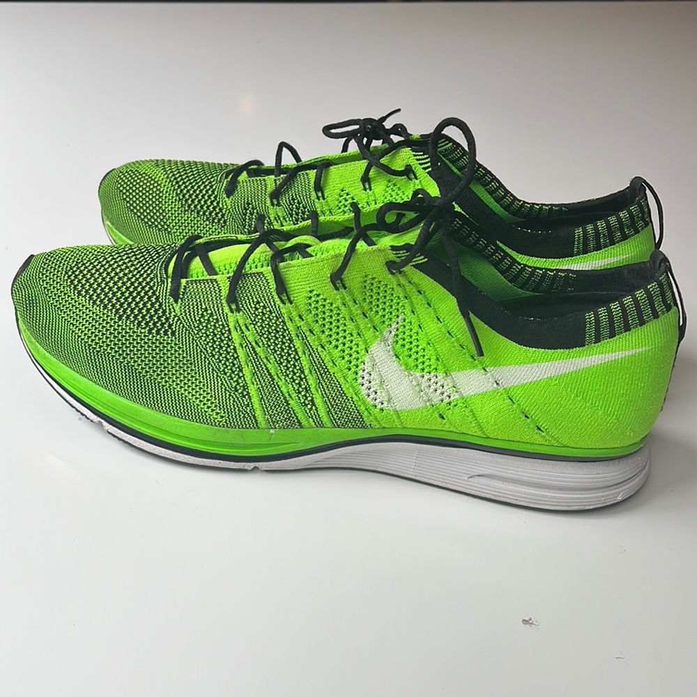 NIKE FLYKNIT